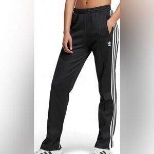 NWT Adidas Original Track Pants Tapered Leg Normal Length Medium